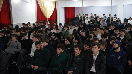 Профилактическая беседа с учащимися состоялась в Колледже сферы услуг г. Хасавюрта